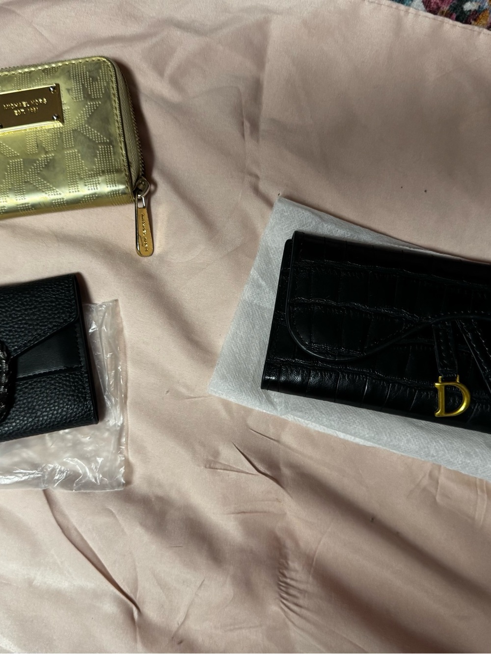 3 ladies
Wallets